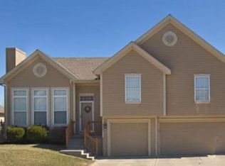 8623 N Mersington Ave, Kansas City, MO 64156