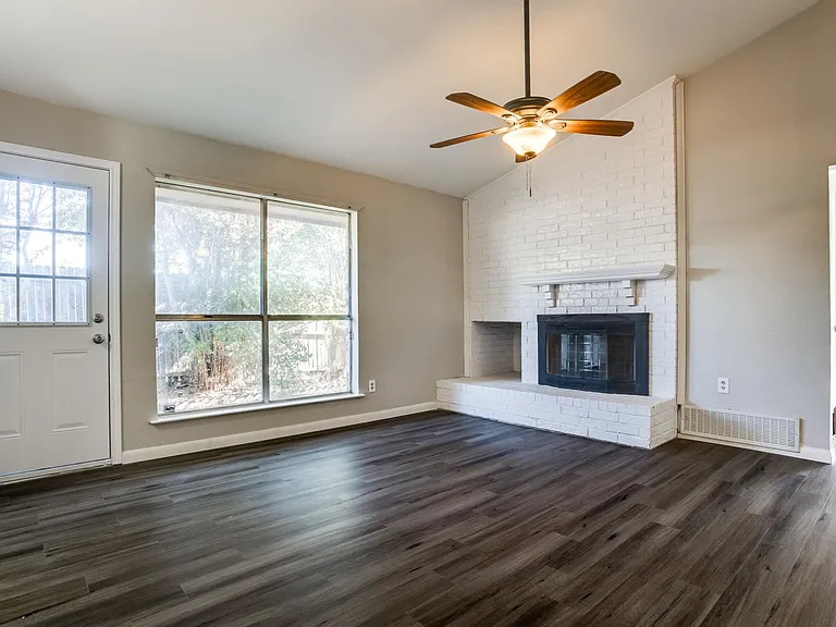 5102 Lakeridge Ct — Photo 3