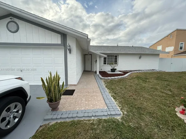 2146 SE 15th Pl, Cape Coral, FL 33990