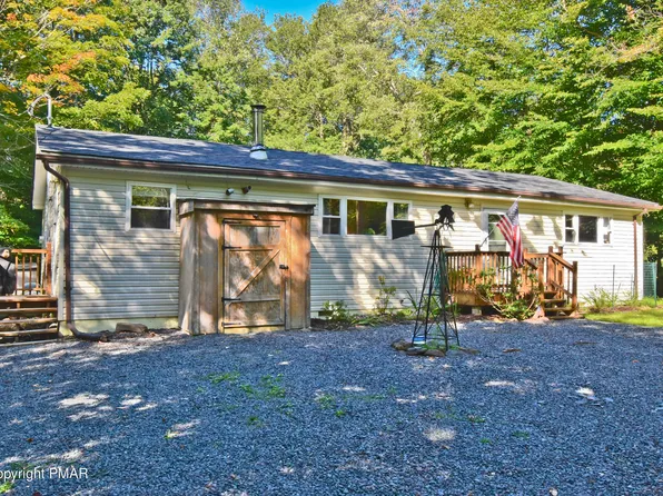 2186 Locust Ridge Rd, Pocono Lake, PA 18347