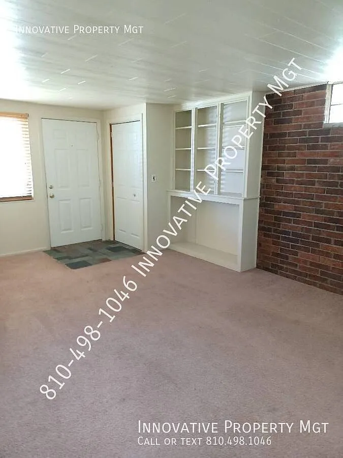 Building Photo - 5181 1/2 N Elms Rd #1