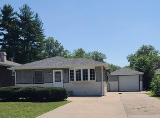 6121 Gladstone St, Lincoln, NE 68507