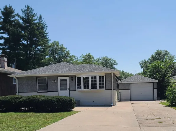 6121 Gladstone St, Lincoln, NE 68507