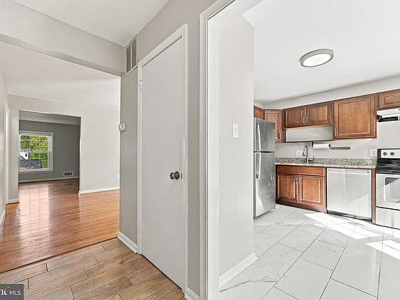 3rd image of 10939 Amherst Ave #7