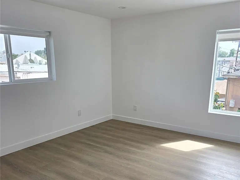 14169 Calvert St — Photo 11
