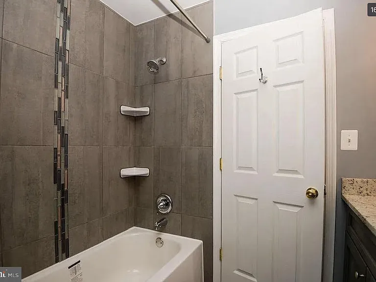 6251 Clara Edward Ter — Photo 16