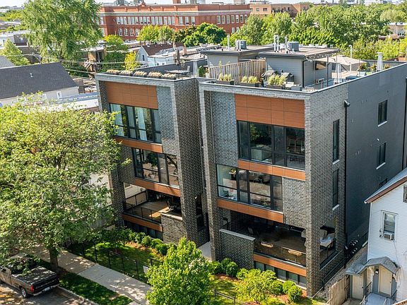 2nd image of 3032 W Lyndale St #3E