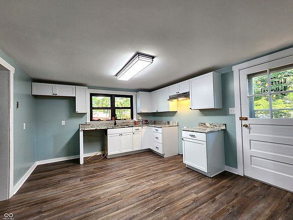 4th image of 4818 Long St