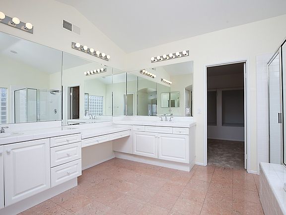 5th image of 11442 Meadow Grass Ln