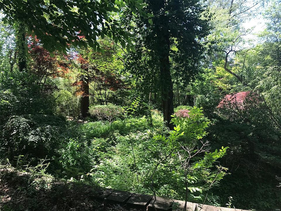 2nd image of 107 Frontenac Frst
