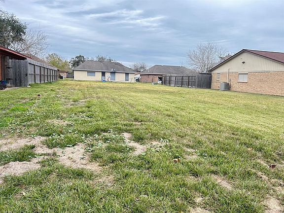 2nd image of 7308 Robin Ln