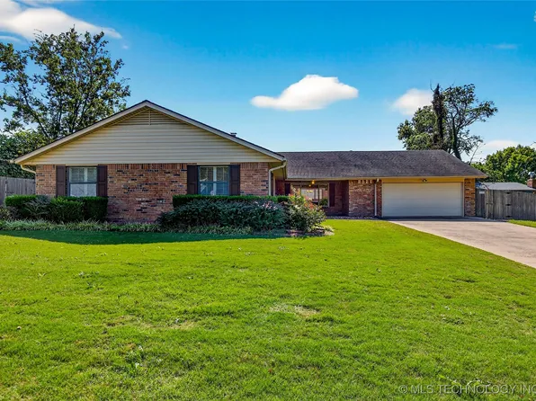 2527 Dorchester Dr, Bartlesville, OK 74006