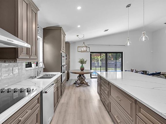 4th image of 1038 SW 120th Way