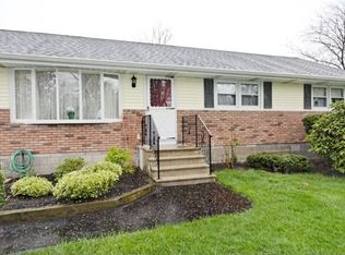 18 Gingham Ave, Clifton Park, NY 12065