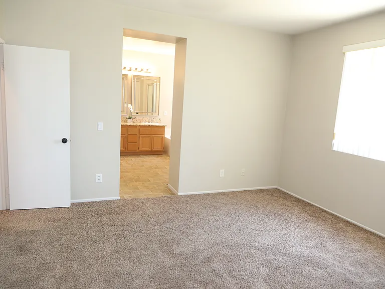 45713 Coventry Ct — Photo 12