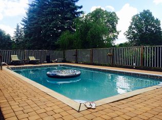 11 Victoria Dr, Finleyville, PA 15332