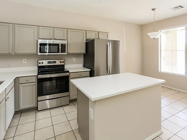 10314 W Pioneer St — Photo 8