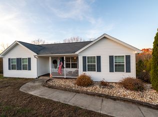 1053 Trojan Run Dr, Soddy Daisy, TN 37379