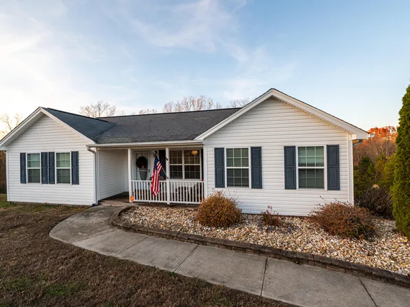 1053 Trojan Run Dr, Soddy Daisy, TN 37379