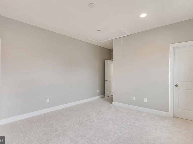 42695 Macauley Pl — Photo 18