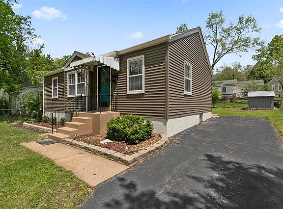 4th image of 1036 Sanders Dr