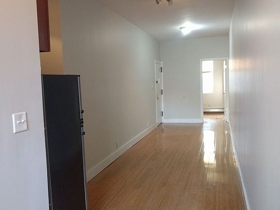 4th image of 371 Columbia St APT 1R