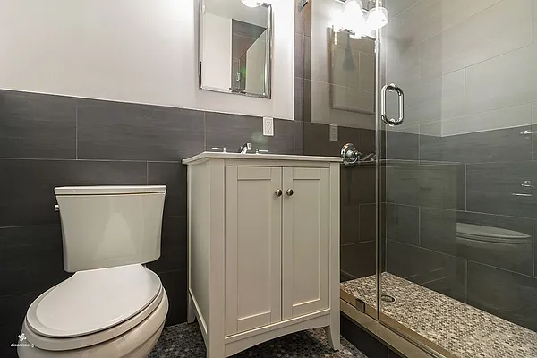 Rented by Dixon Advisory USA Inc. | media 42