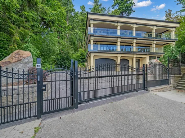 1349 Anderson St, White Rock, BC V4B 3P4