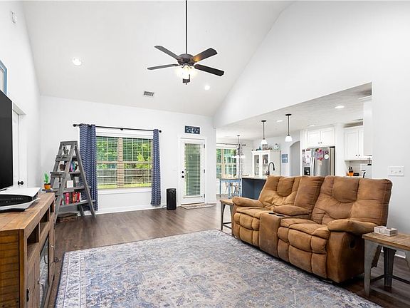 5th image of 23 Pine Grove Ln