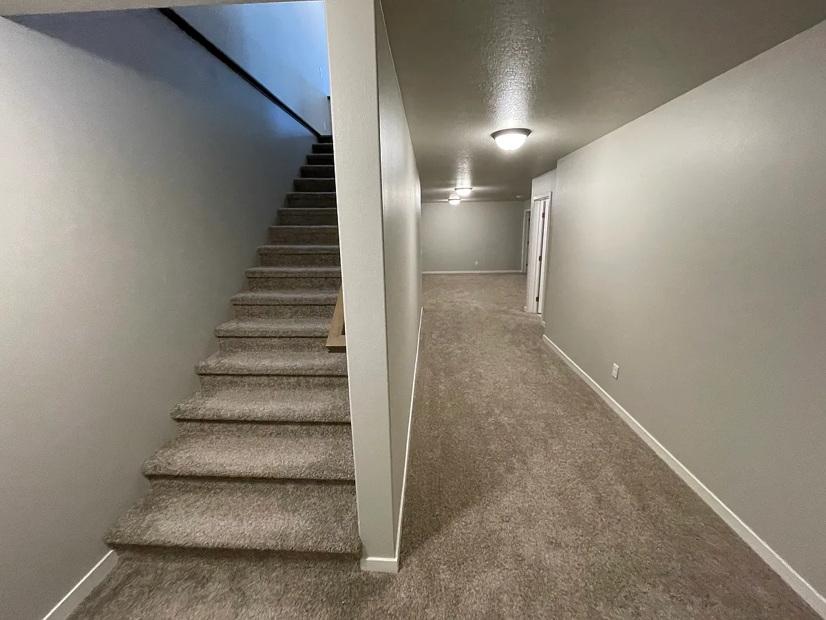 Building Photo - 1062 Ashley Dr W