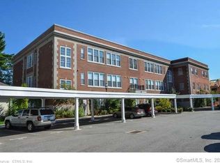 30 Schoolhouse Dr UNIT 203, West Hartford, CT 06110