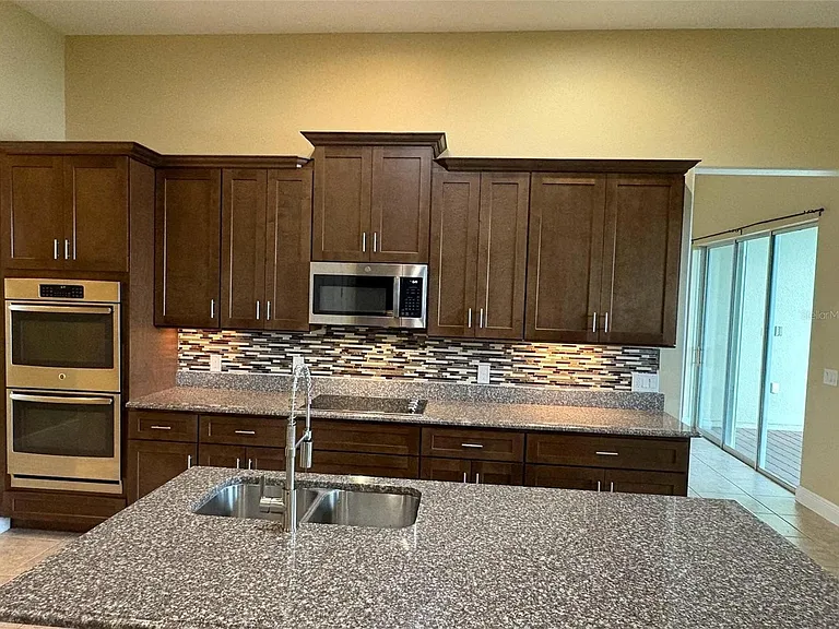 3700 Paradiso Cir — Photo 15