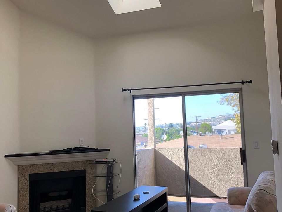 Vaulted ceiling with sky light!