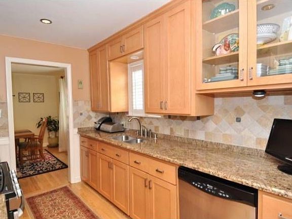 4th image of 4634 N Sheffield Ave
