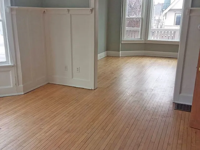 Large Spacious 4 Bedroom UPPER with Large Living Room and Dining Area!! — Photo 12