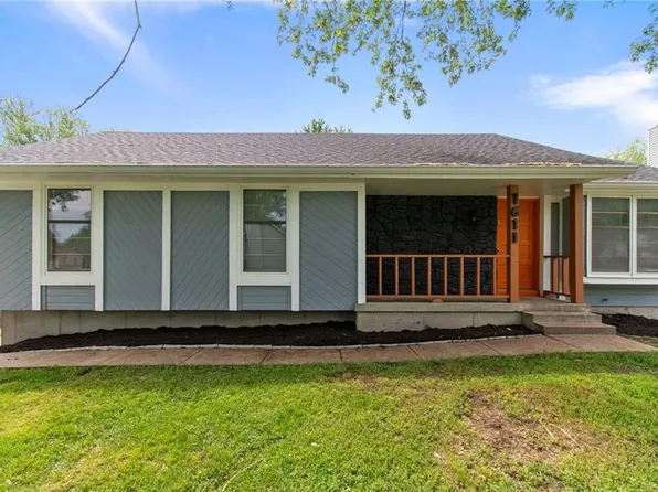 1611 SE 2nd Ter, Lees Summit, MO 64063