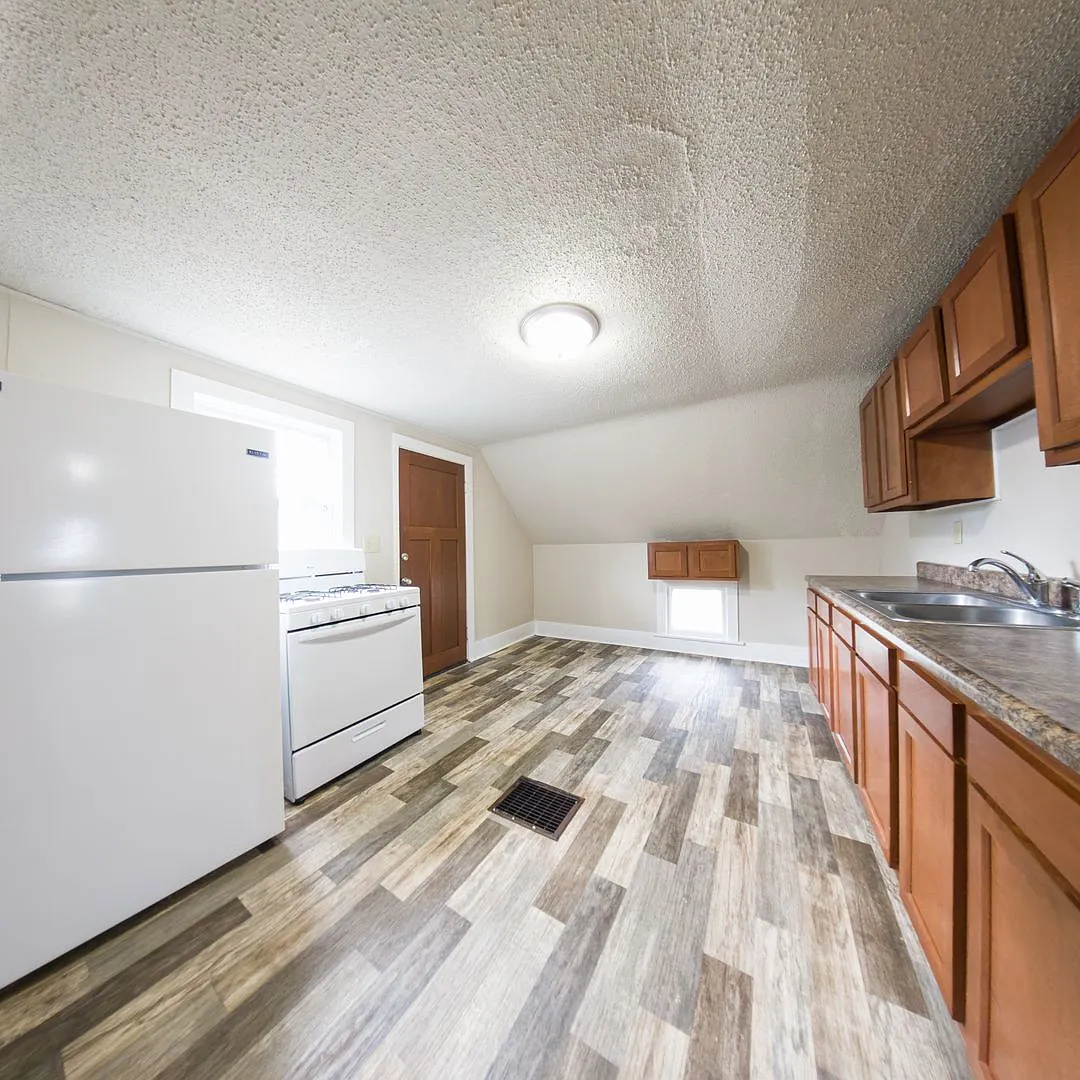 501 E Lincoln Way — Photo 4