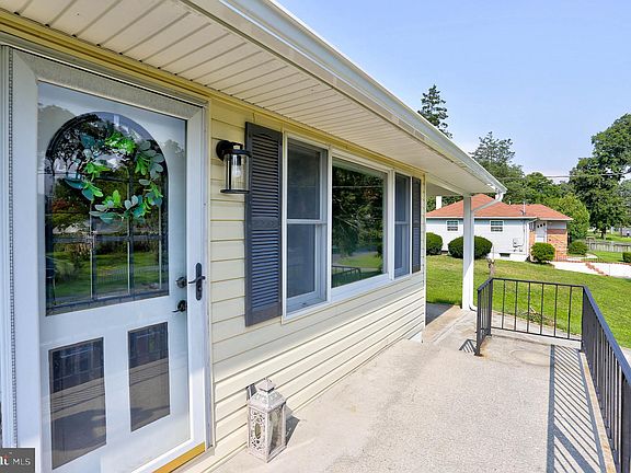 2nd image of 807 Danza Rd