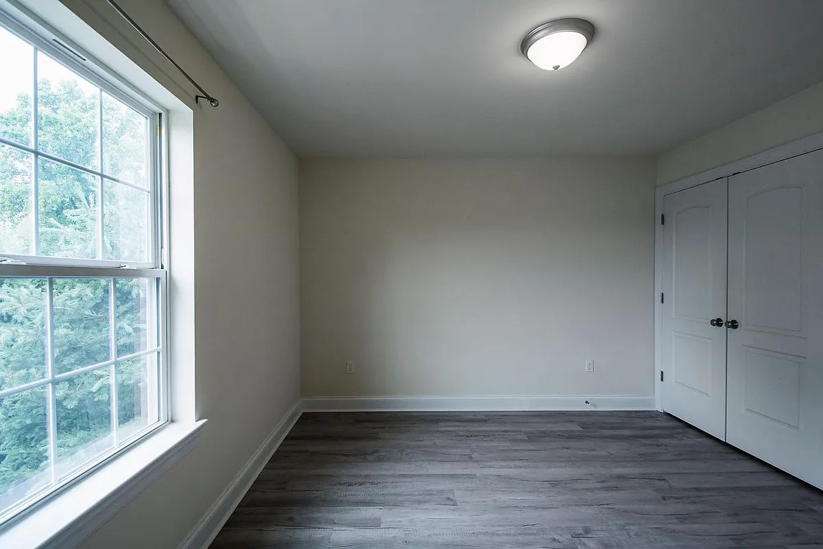Front Bedroom - 1187 Sunset Rd