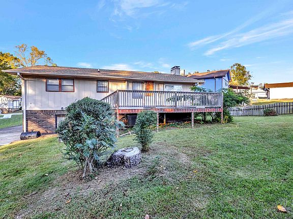 5th image of 51 Greenleaf Cir W
