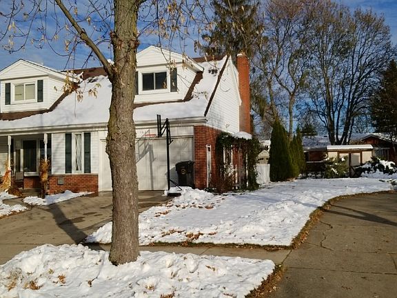 2nd image of 1681 Evergreen St