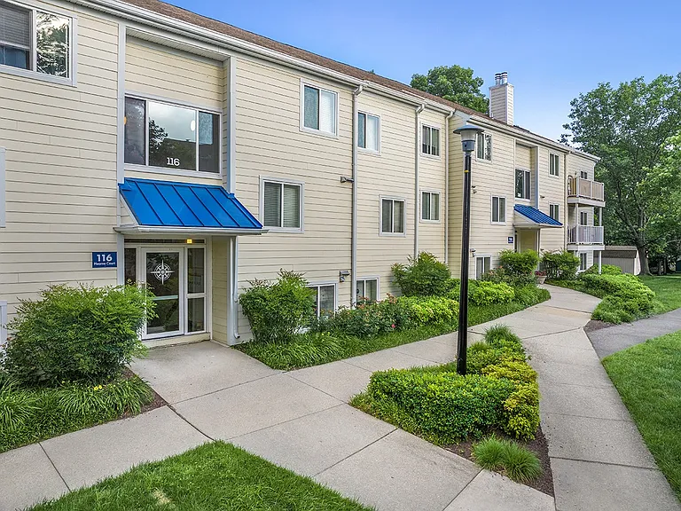 West Woods Apartments — Photo 22