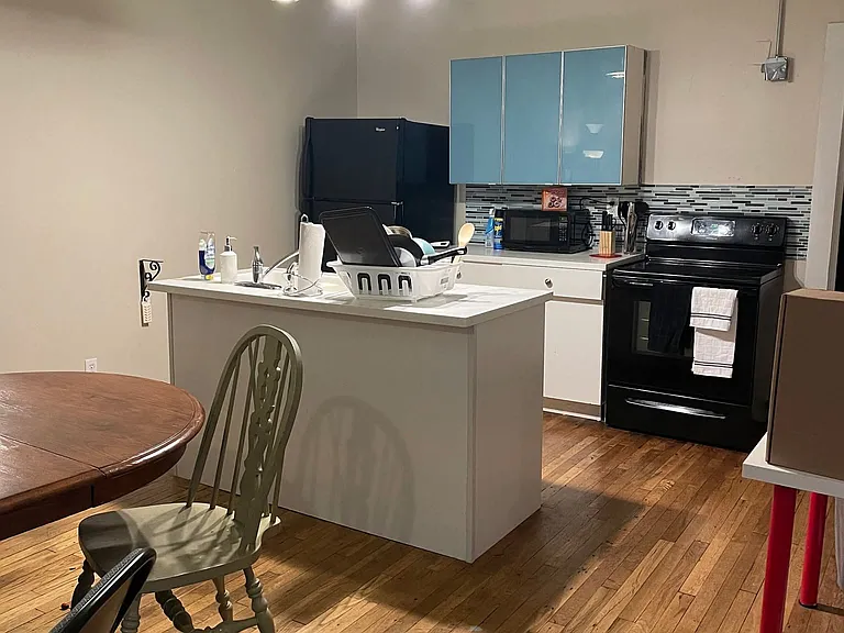 23 E Clinton St #2R — Photo 3