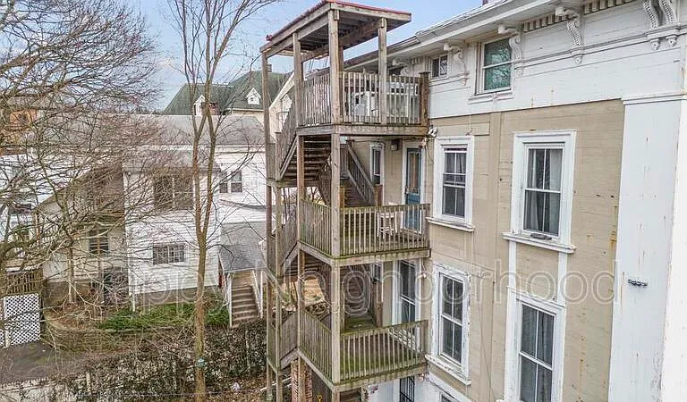 216 E Main St #9 — Photo 17