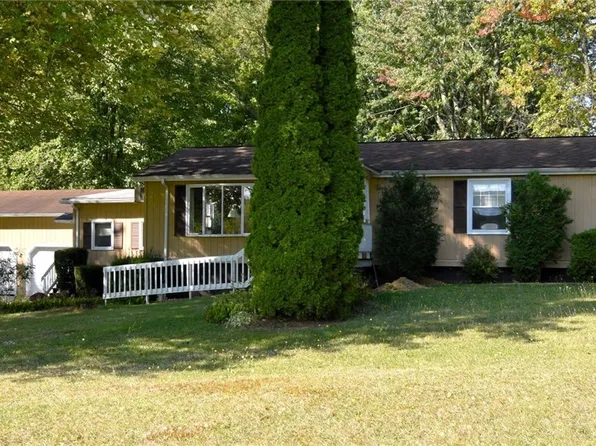 9843 Limeridge Rd, Mantua, OH 44255