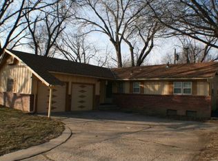 1938 E Glen Oaks Dr, Wichita, KS 67216