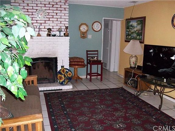 Front unit. Living room