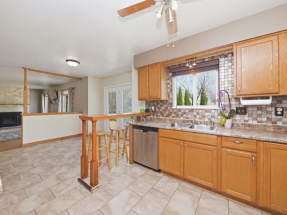 3rd image of 13661 S Jersey Ct
