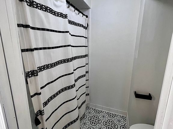 5th image of 2024 Oak Water Dr