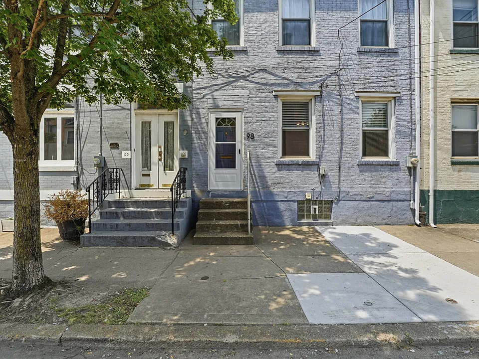 98 S 18th St